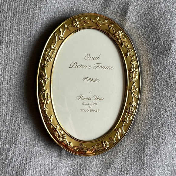 Princess House Accents New Princess Heritage Brass Oval Frame